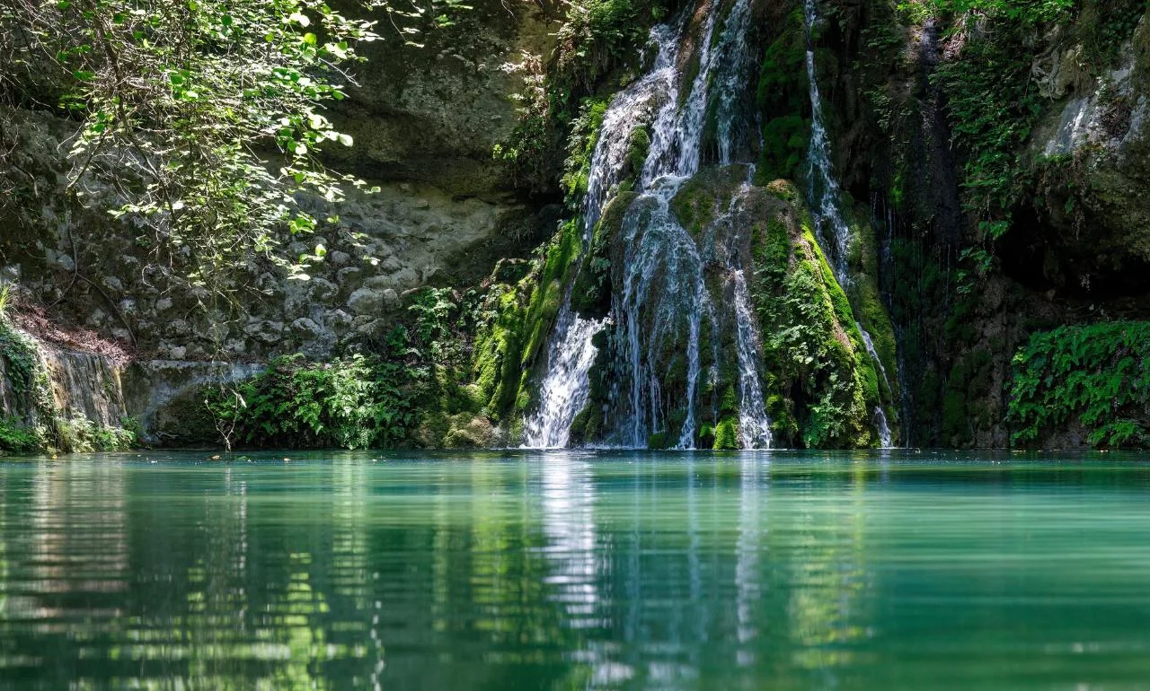 Wodospad w Dolinie Motyli, Rodos