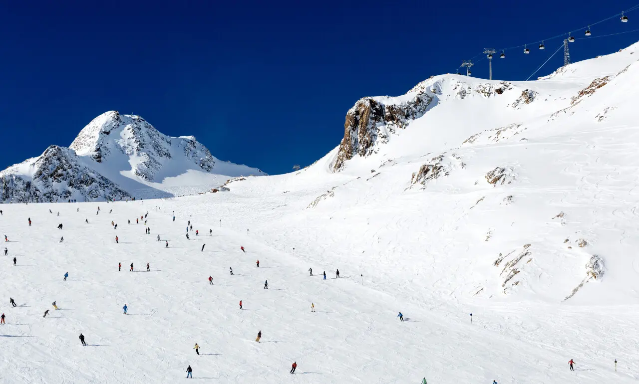 Ośrodek narciarski Sölden, lodowiec Tiefenbach, Tyrol, Austria