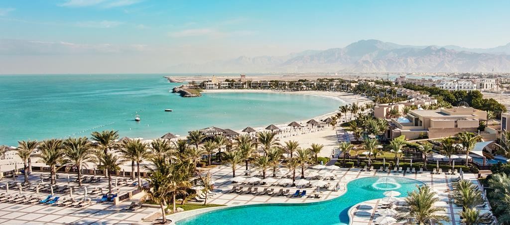 Rixos Al Mairid w Ras Al Khaimah, widok na hotel i plażę